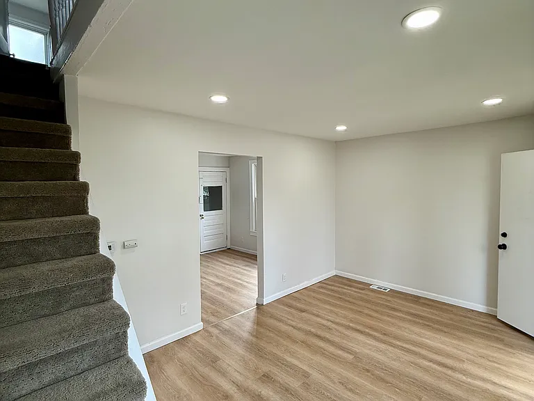 224 Stratford Rd — Photo 4