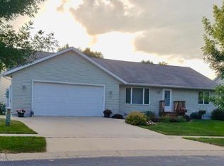 415 Georgetown Dr SE, Stewartville, MN 55976