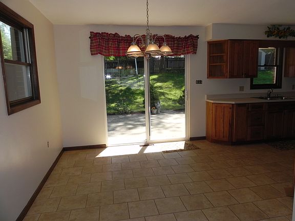 Dining area to backyard
