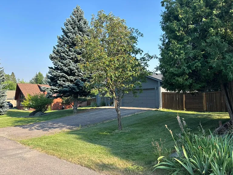 328 Fairway Dr — Photo 3