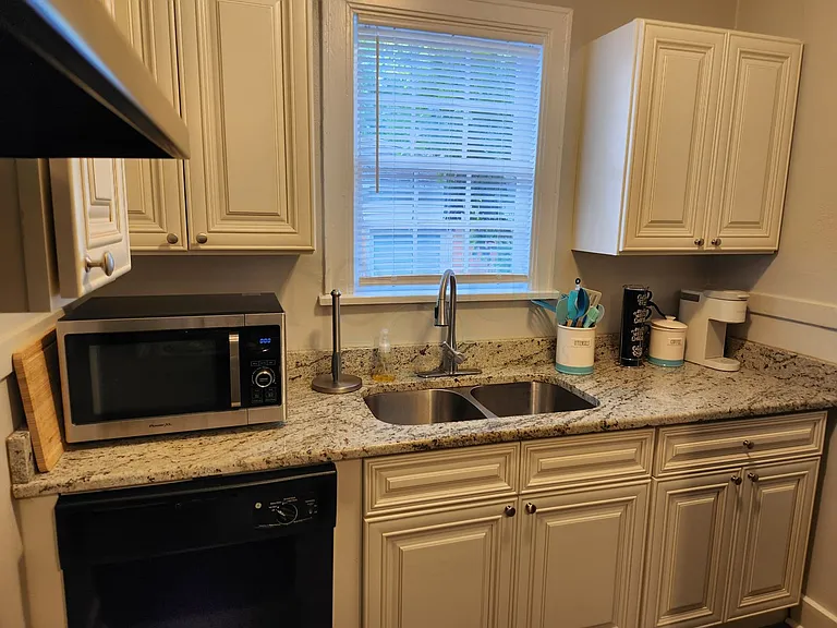 300 S Valentine St #4 — Photo 12