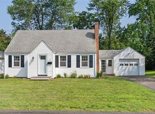 22 Grove Rd, Cromwell, CT 06416