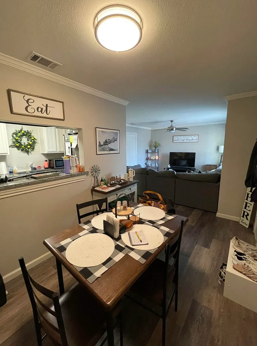 Building Photo - 892 W Vanderbilt St #4D