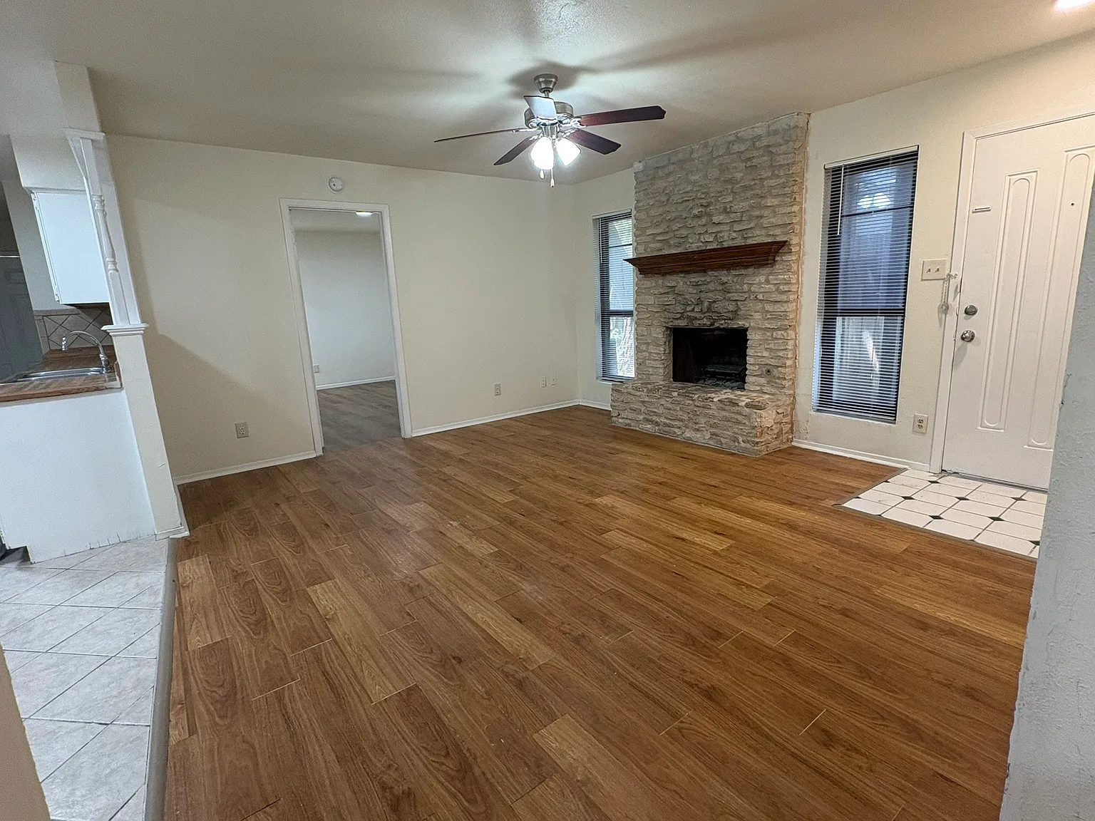 3 bed, 1100 sqft, $1,425 — Photo 2