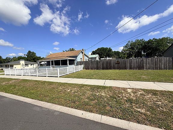 2nd image of 321 Cassady St