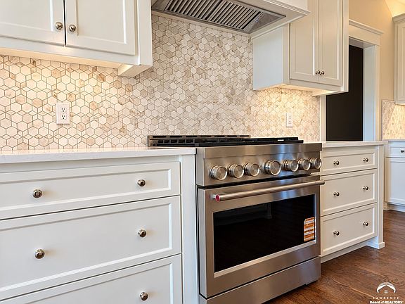 3rd image of 5105 Parker Ct