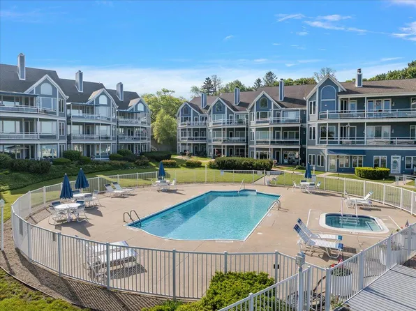 4144 Ridge Rd APT 16, Stevensville, MI 49127