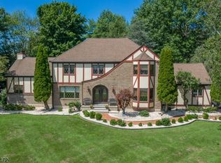 7 Oakwood Ln, Washington, NJ 07882