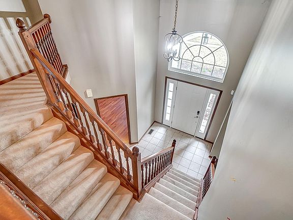 4th image of 1 Parkmeadow Ln
