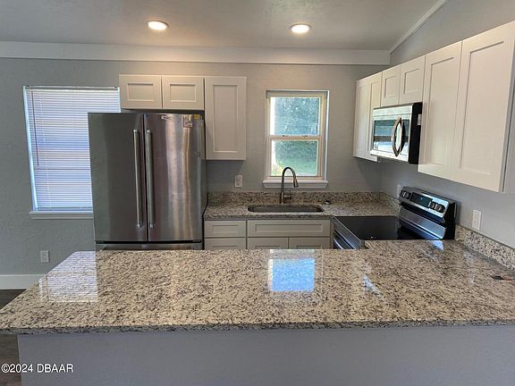 4th image of 207 Essex Dr