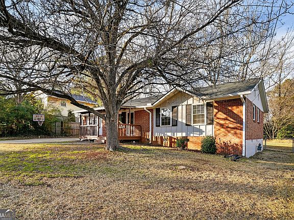 3rd image of 90 Jonathan Rd