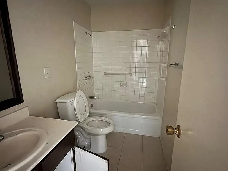1505 N 25th St #305 — Photo 5