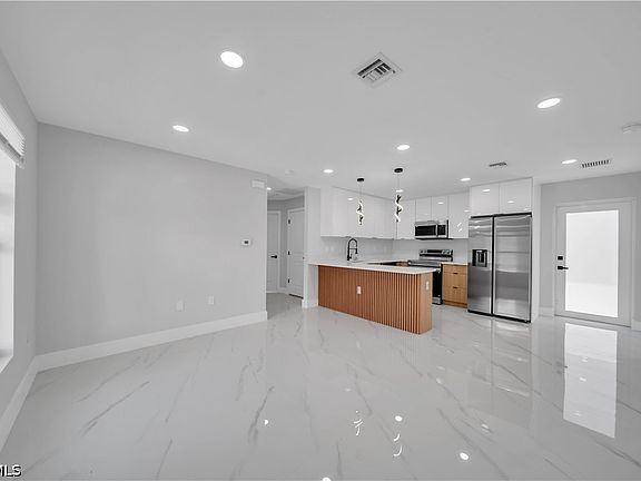 4th image of 747 Fleming Ave S