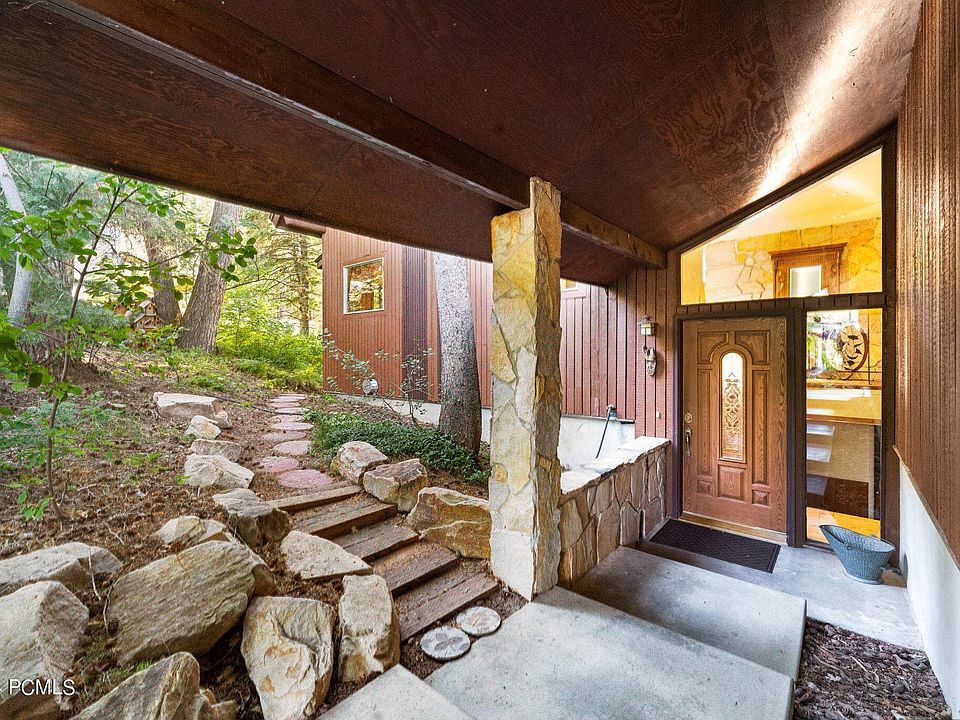 1st image of 140 Matterhorn Dr