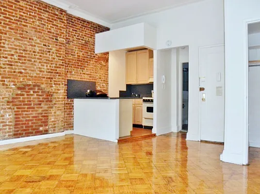 Rented by City Connections Realty | media 32