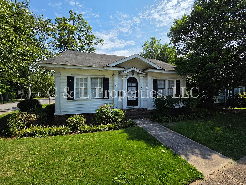 1st image of 902 Walnut St