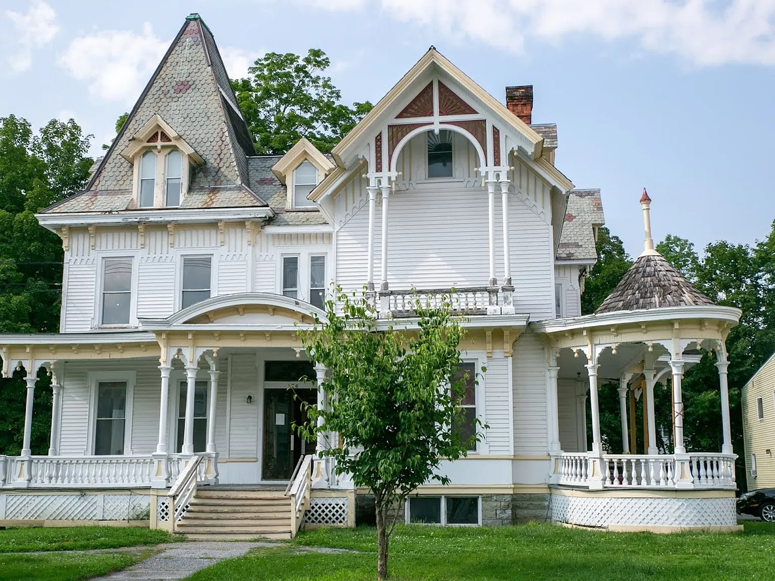 Now Leasing 324 Pleasant Street, Bennington, VT 05201 — Photo 1
