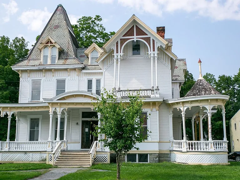 Now Leasing 324 Pleasant Street, Bennington, VT 05201 — Photo 1
