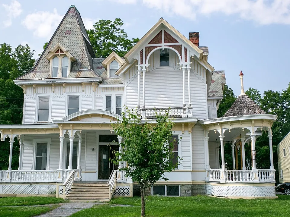 Now Leasing 324 Pleasant Street, Bennington, VT 05201