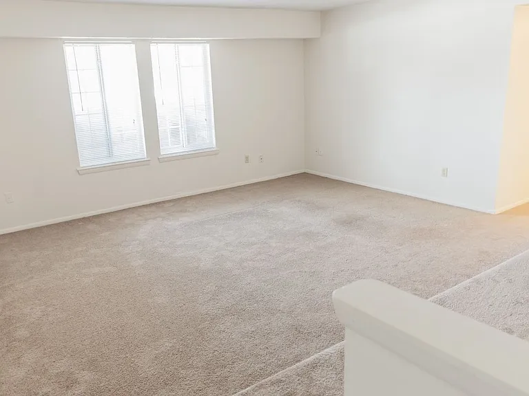 Windsor Gardens Apartments — Photo 14