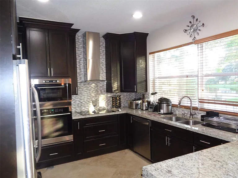 11770 NW 2nd St — Photo 9