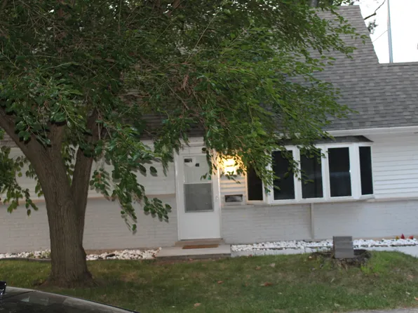 404 Winnebago St, Park Forest, IL 60466