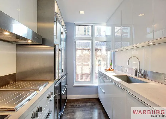 Sold by Warburg | media 5