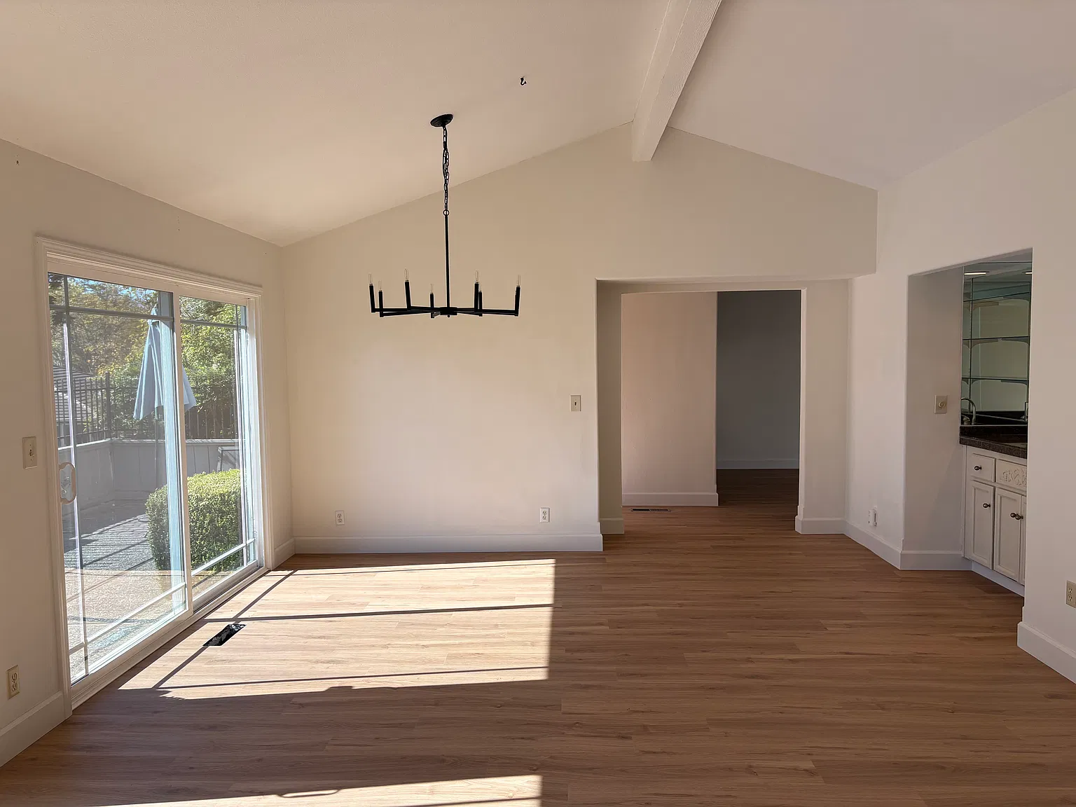 4 bed, 2.5 bath, 2137 sqft, $5,350 — Photo 4