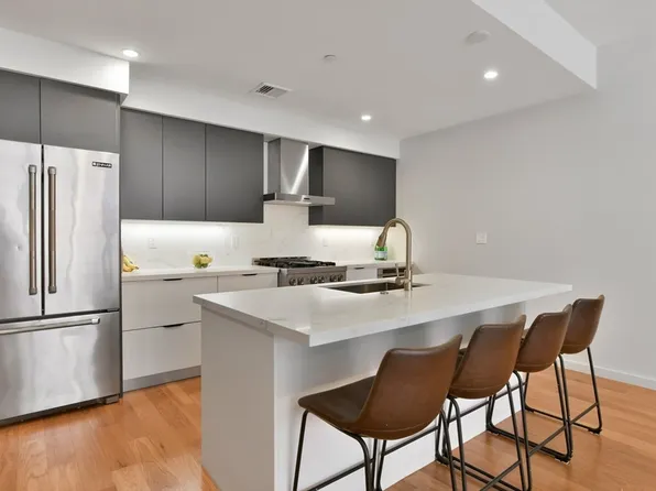 531-533 E 2nd St #201, Boston, MA 02127