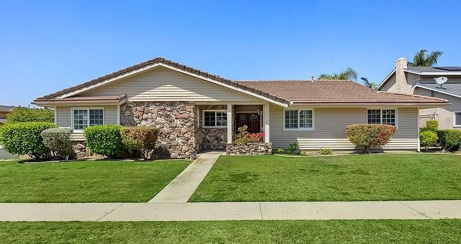 2001 Teodoro St