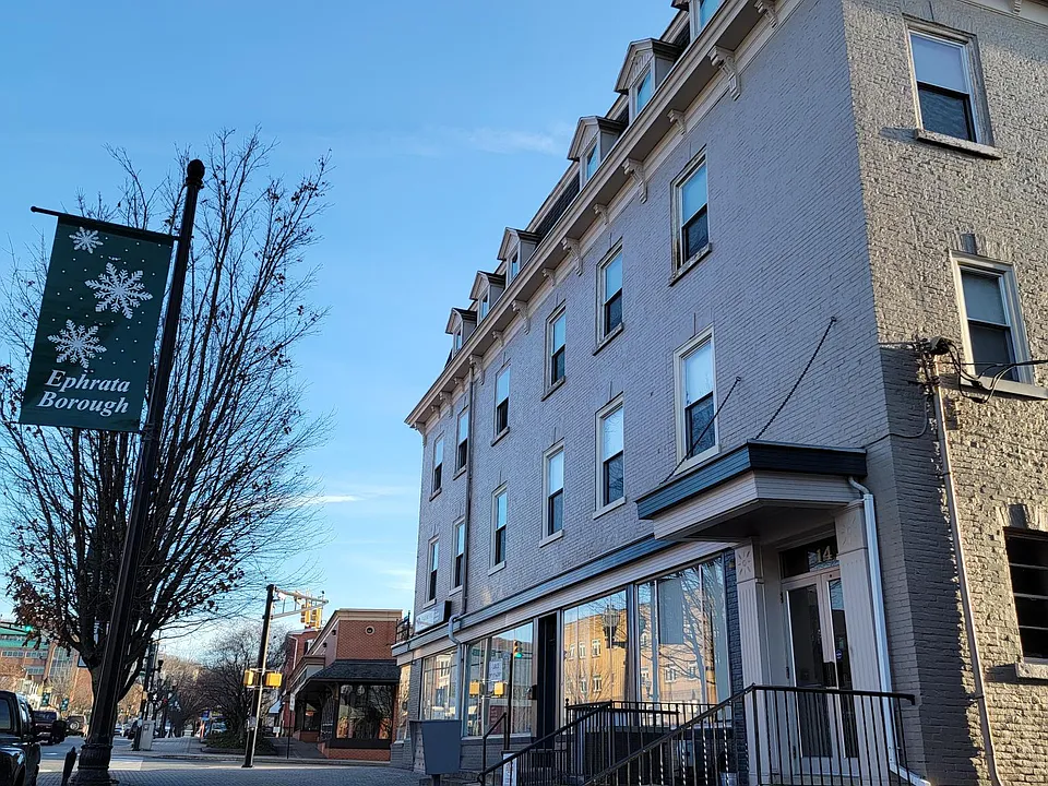 14 W Main St #4