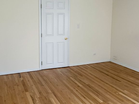 4th image of 2314 N Southport Ave #3