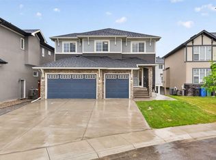 109 S Kinniburgh Cv, Chestermere, AB T1X0Y6