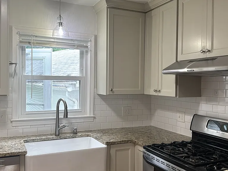 1381 Quarles Ave SE — Photo 16