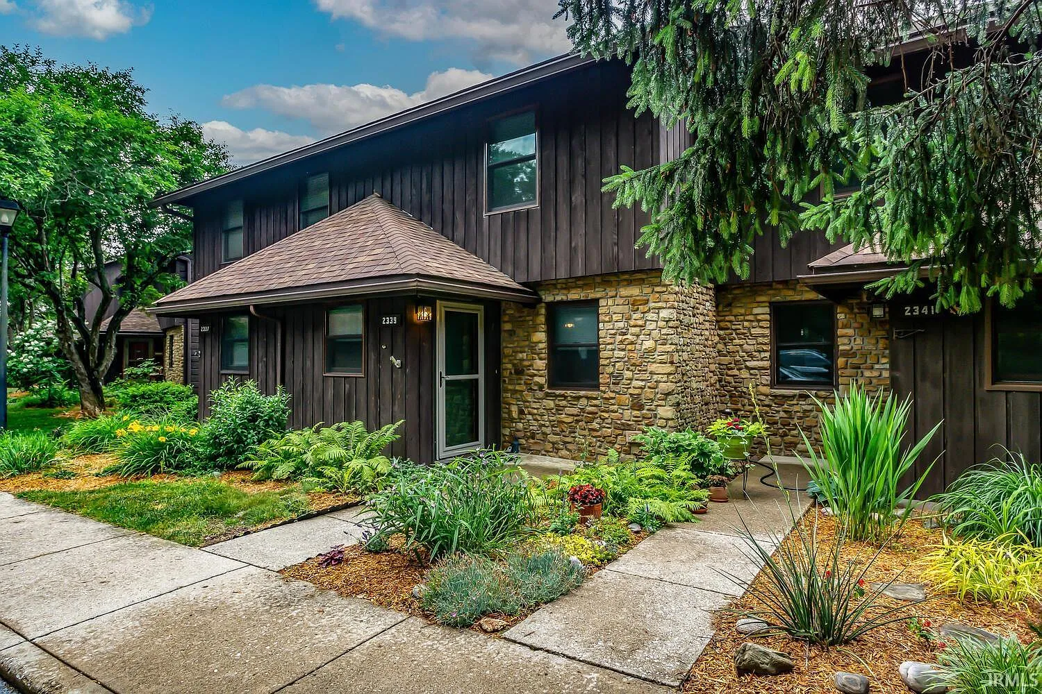 2339 E Winding Brook Cir photo 1