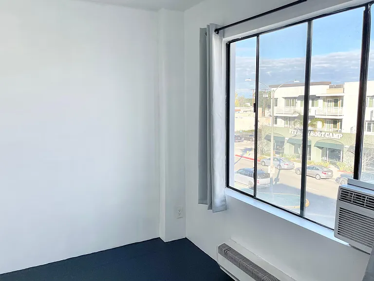 1639 Cabrillo Ave #302 — Photo 9