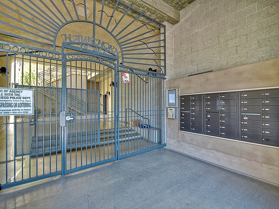 2nd image of 801 W Hawthorn St Unit 104