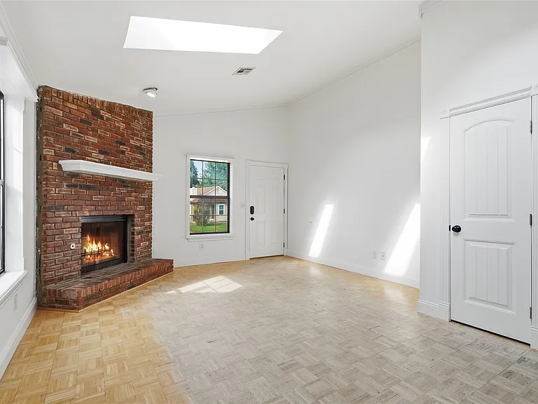 1813 W 62nd St — Photo 10