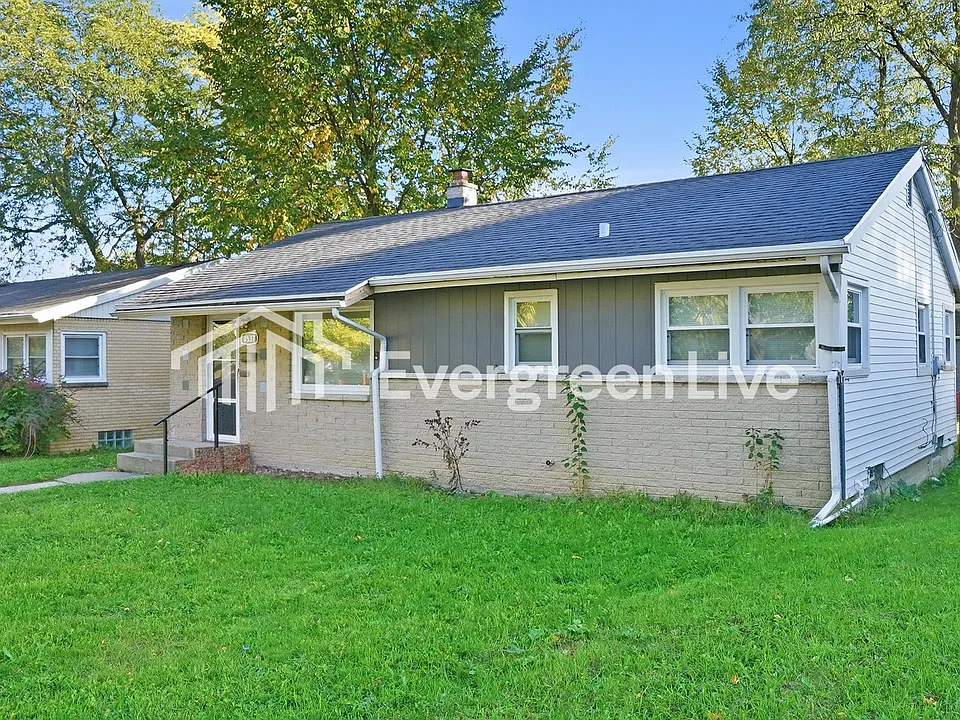 8537 W Lawrence Ave