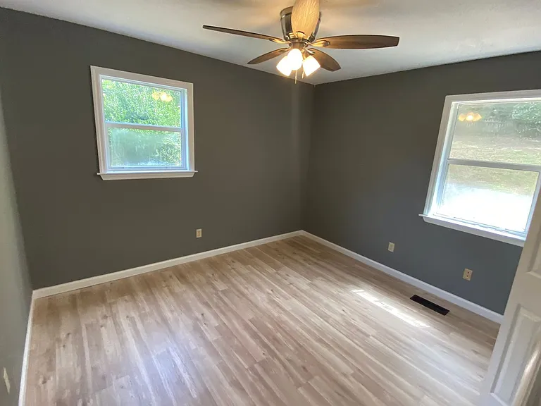30 Vanderbilt Ln — Photo 9