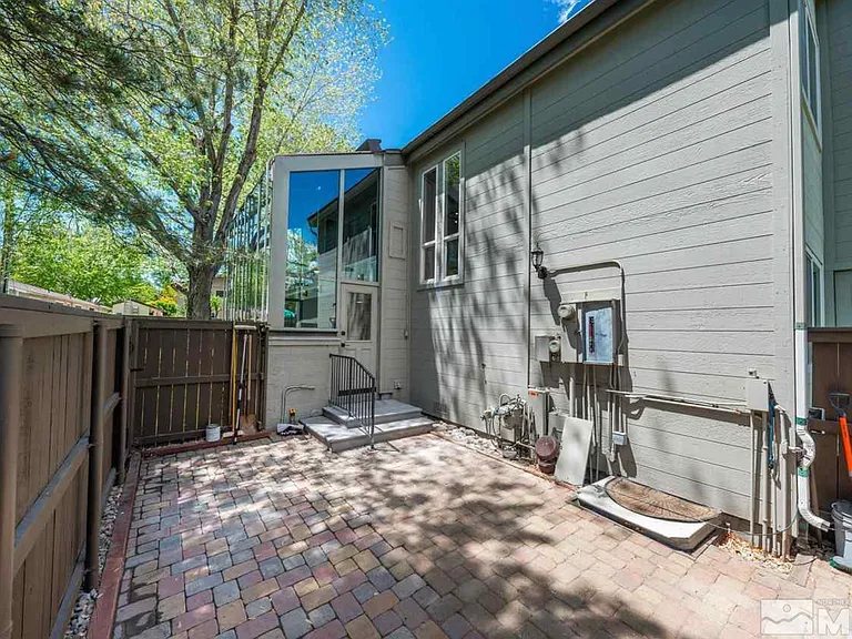 430 Angela Pl — Photo 31