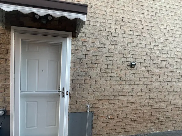 358 Kingsbridge Garden Cir #Basement, Mississauga, ON L5R 1K8