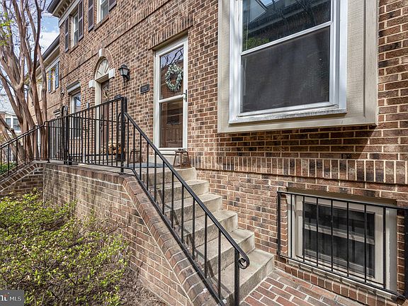 2nd image of 1120 N Taylor St #3