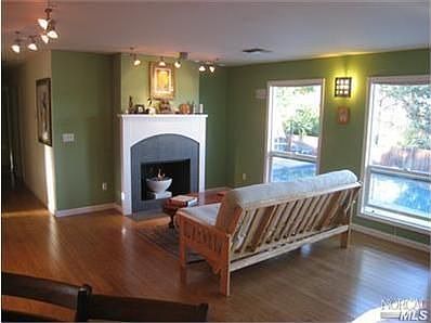 3rd image of 1367 Burgundy Dr