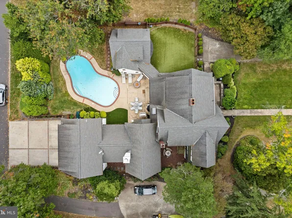 245 E Kings Hwy, Audubon, NJ 08106
