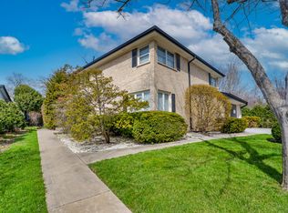 6431 N Kilbourn Ave, Lincolnwood, IL