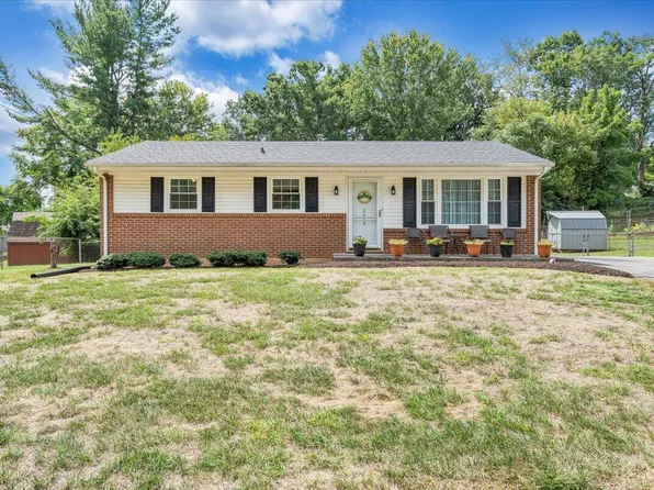 2618 Stanford Dr, Salem, VA 24153