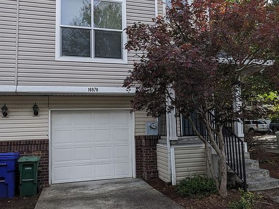4th image of 16906 NE Halsey St #16976
