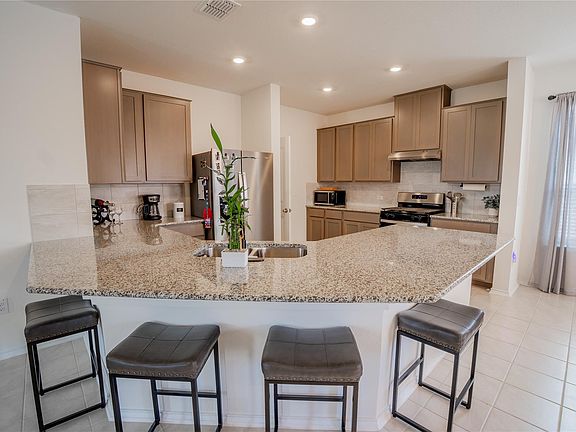 4th image of 304 Summit Dr