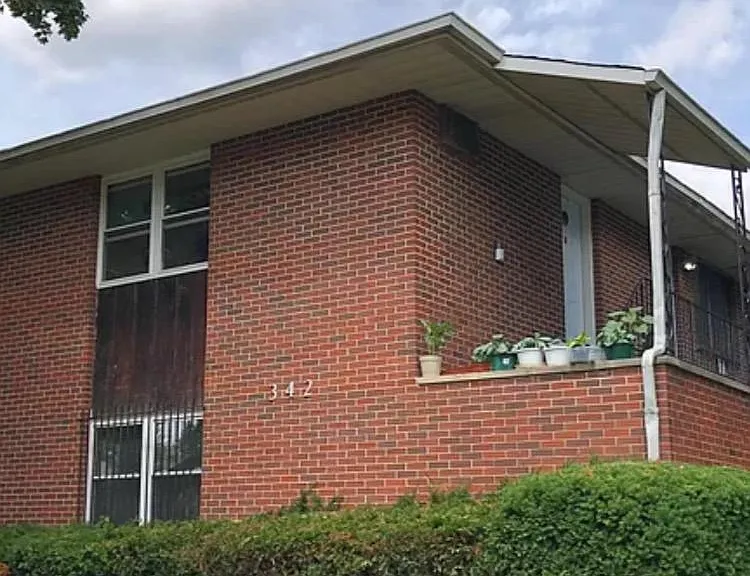 342 E Tompkins St — Photo 1